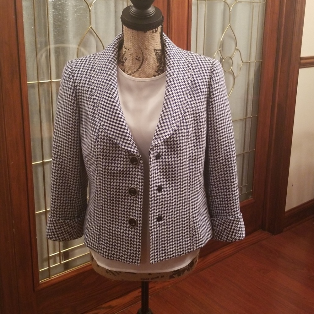 Tahari tweed blazer